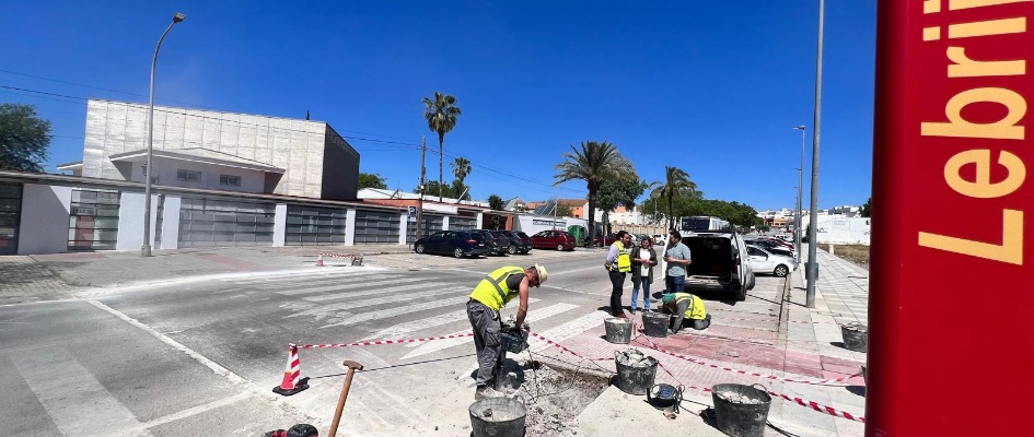 Construcción nuevos pasos de peatones inteligentes - Lebrija (1)