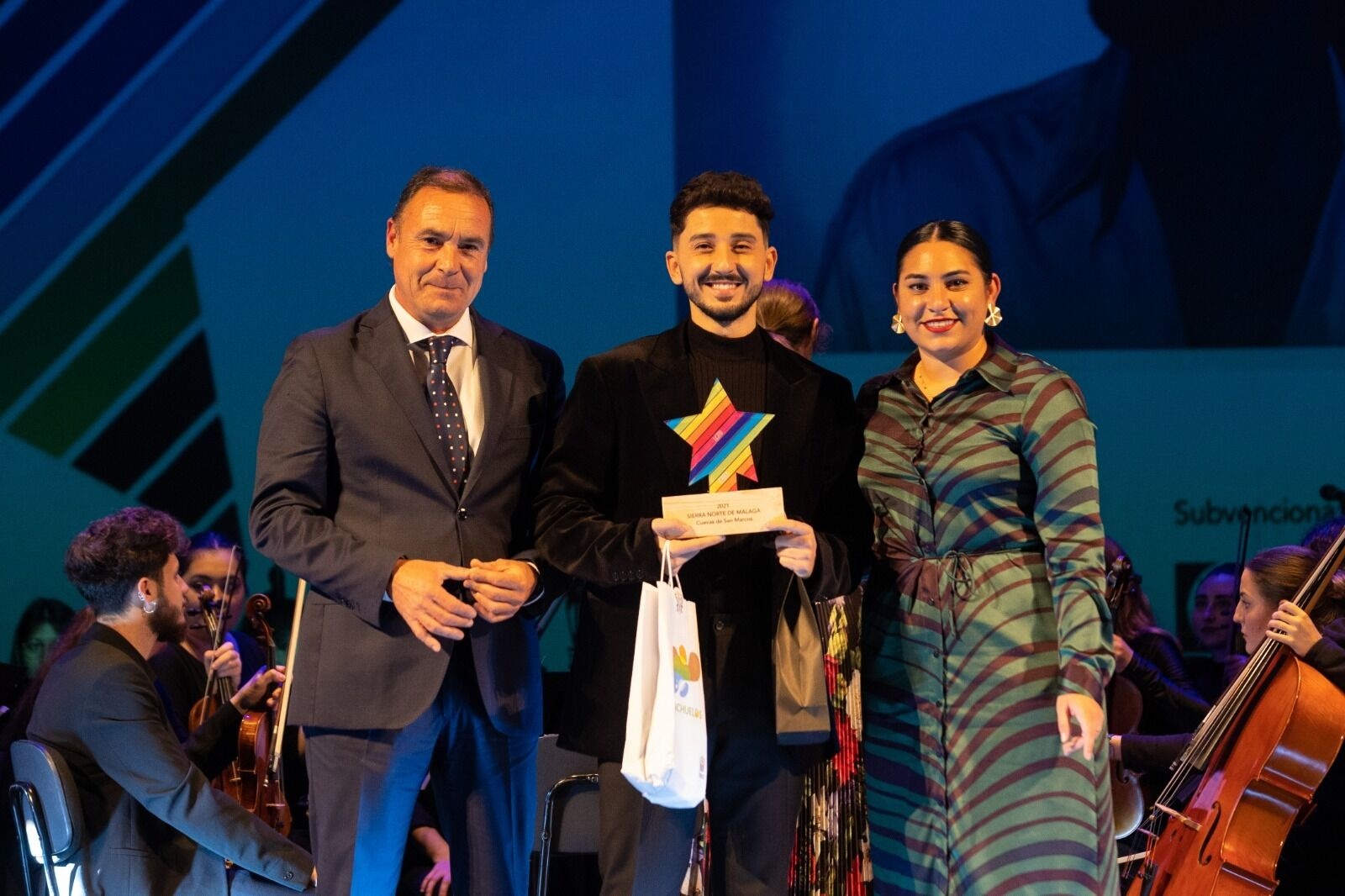 Cristián Coto recibe el premio LGTBI Andalucía 2020 (1)