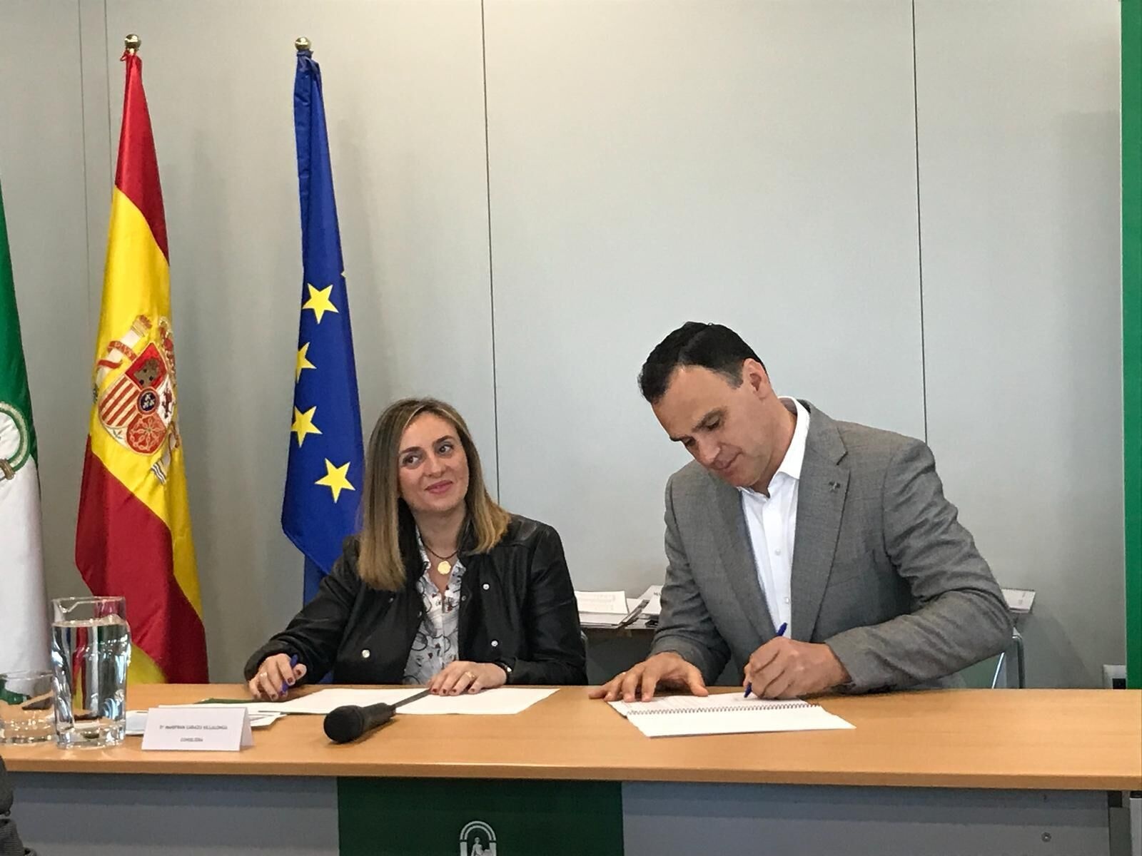 El Alcalde firma un convenio con la Junta de Andalucía en materia de rehabilitación de vivienda (4)