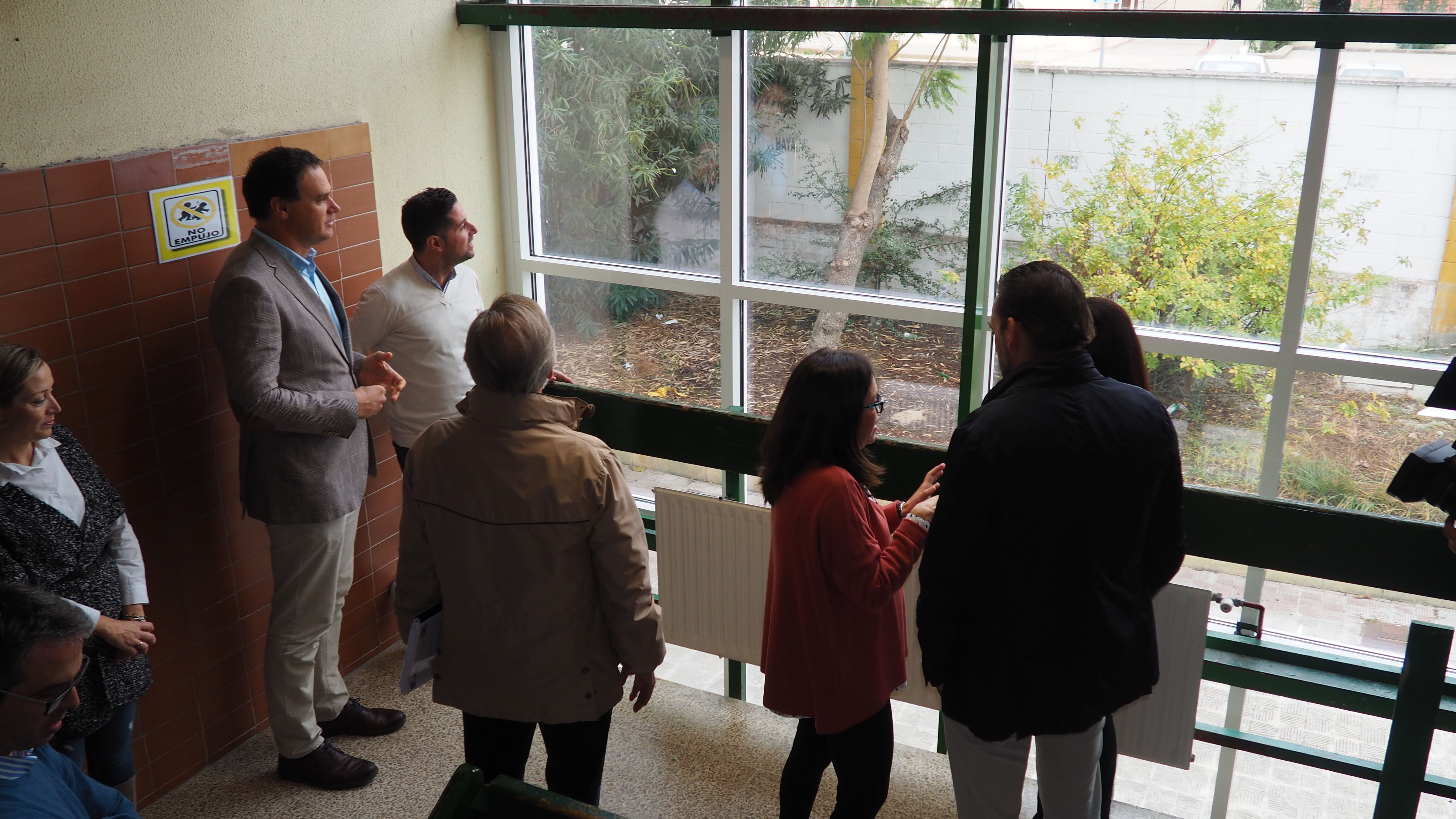 El Alcalde visita el CEIP Blas Infante tras el proyecto de mejora de la eficiencia energética (2)