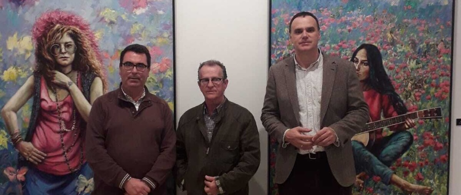 El Alcalde visita la exposición de Paco Moreno (1)