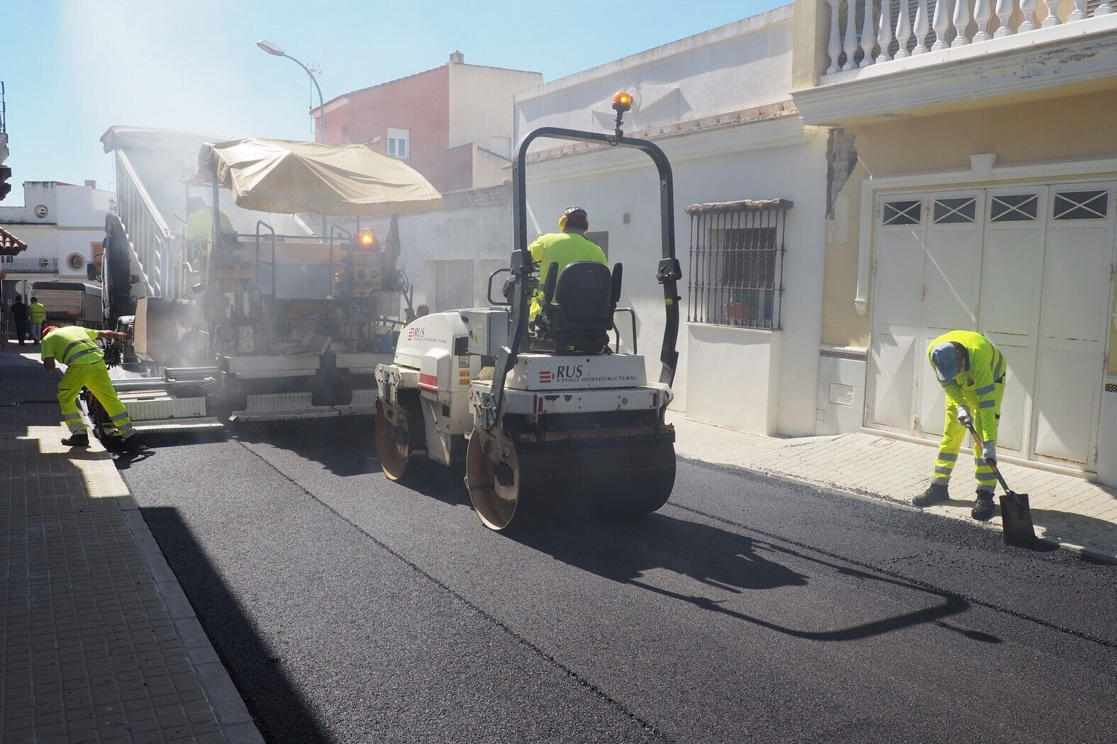 El Alcalde visita las obras de asfaltado de 24 calles (5)