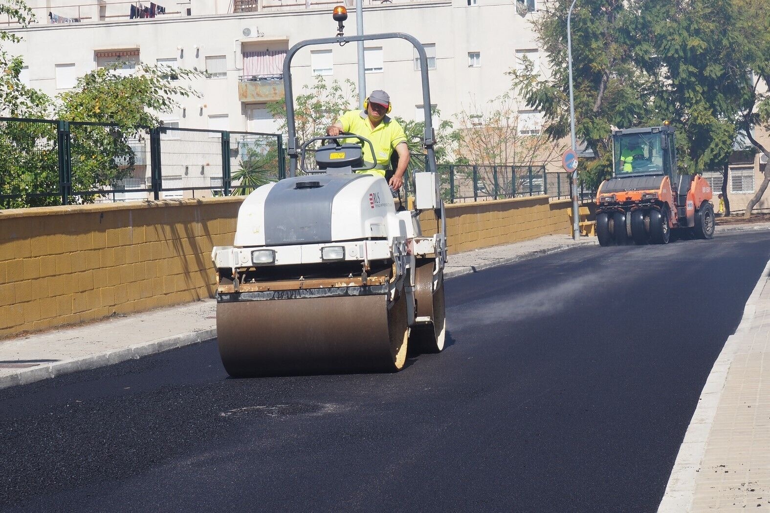 El Alcalde visita las obras de asfaltado de 24 calles (9)