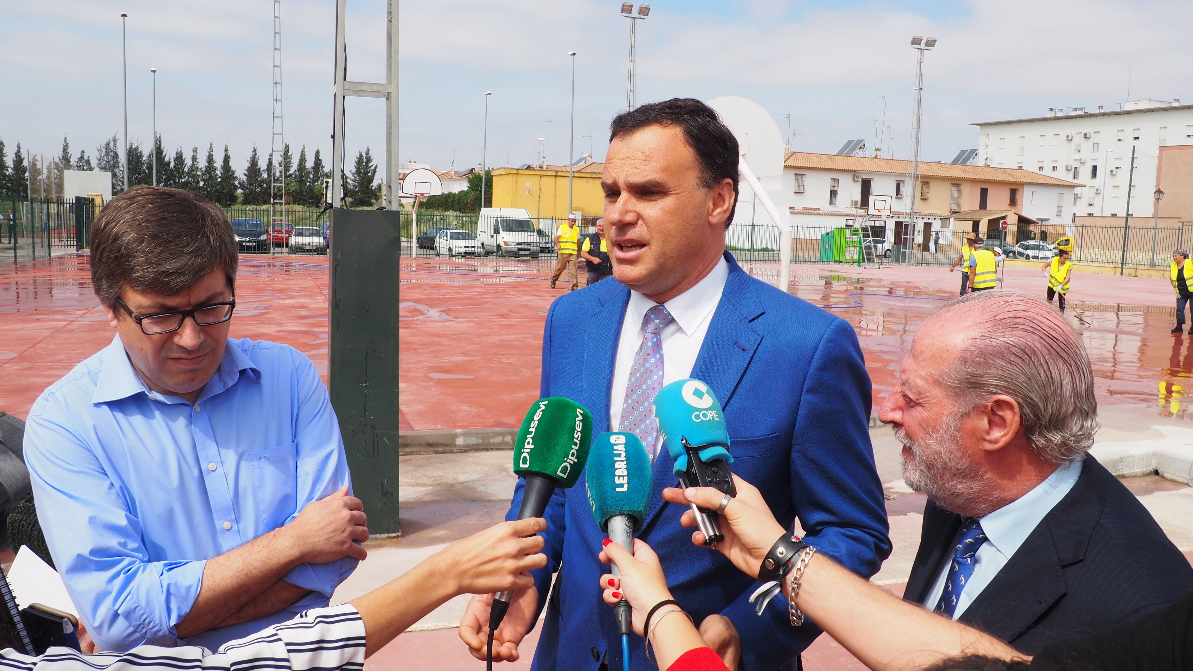 El Presidente de la Diputación de Sevilla y el Alcalde visitan las obras del PLAN SUPERA VI (2)