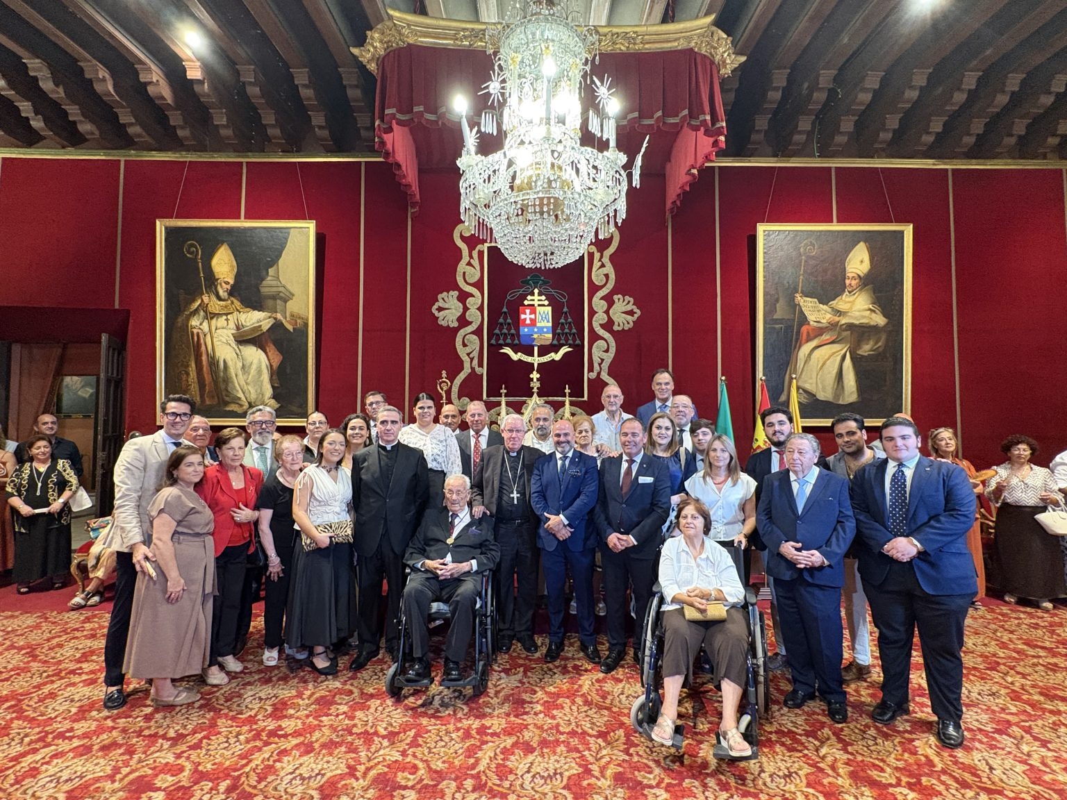 El-lebrijano-Francisco-Garcia-recibe-la-medalla-Pro-Ecclesia-Hispalense-2-1536x1152