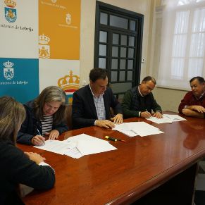 Firma acuerdo de cesión Aprodevi (7)