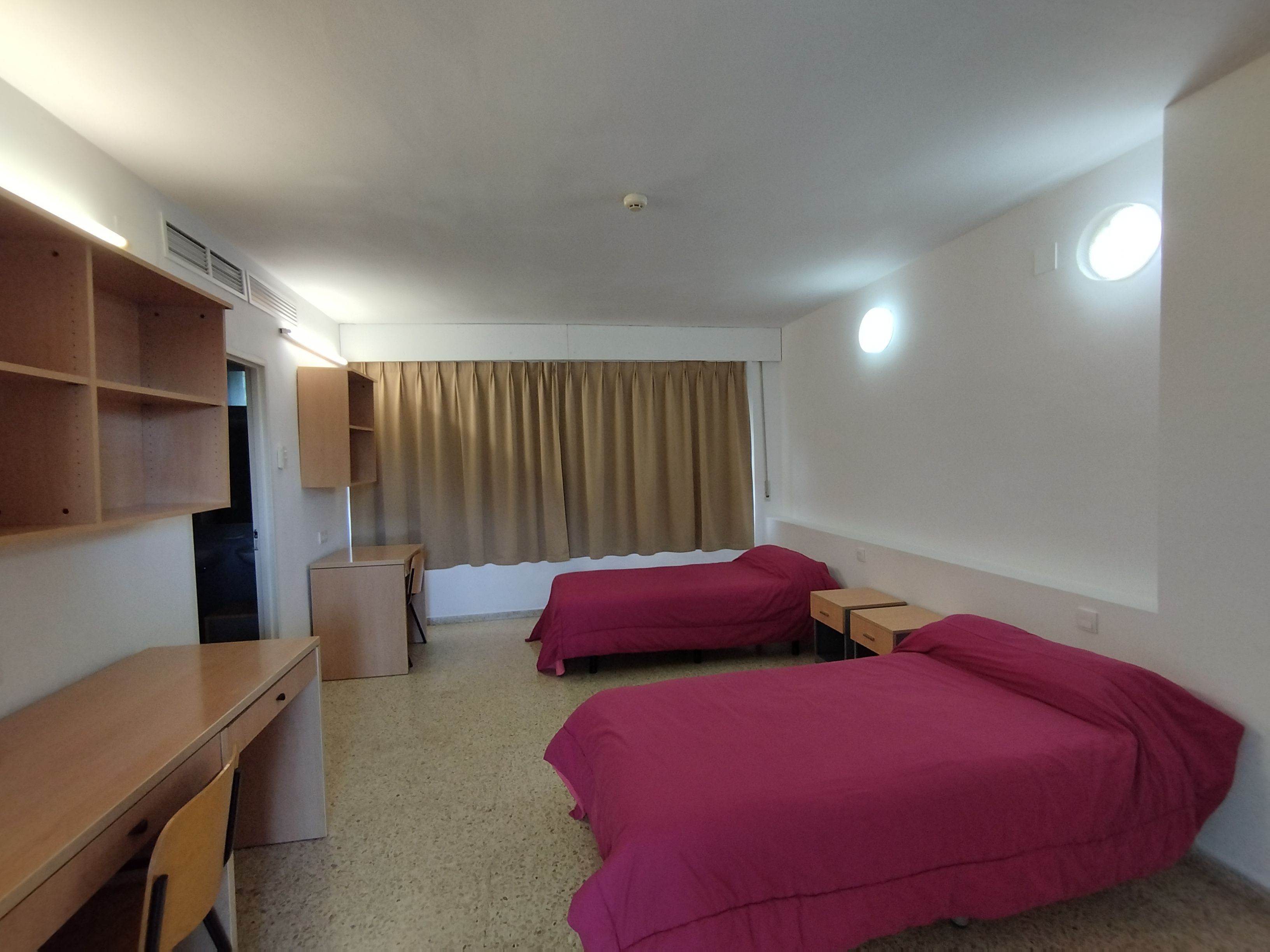 03-130323-RESIDENCIAS-INGRESO-PLAZOS-FOTO-RECURSO-BLANCO-WHITE