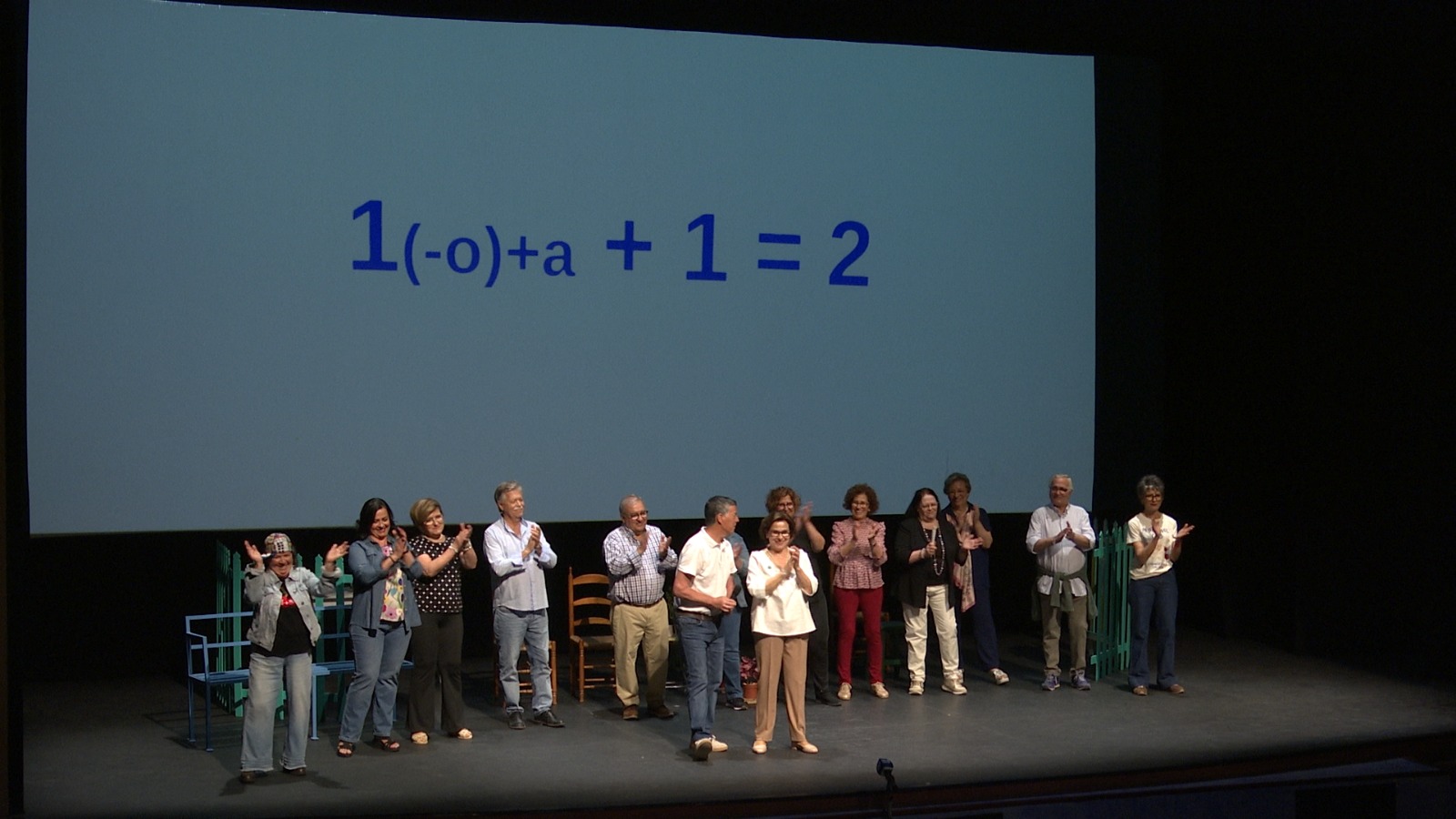 El Aula Abierta de Mayores de Lebrija presenta “Una más uno igual a dos. Ni más ni menos” en el Teatro Municipal Juan Bernabé
