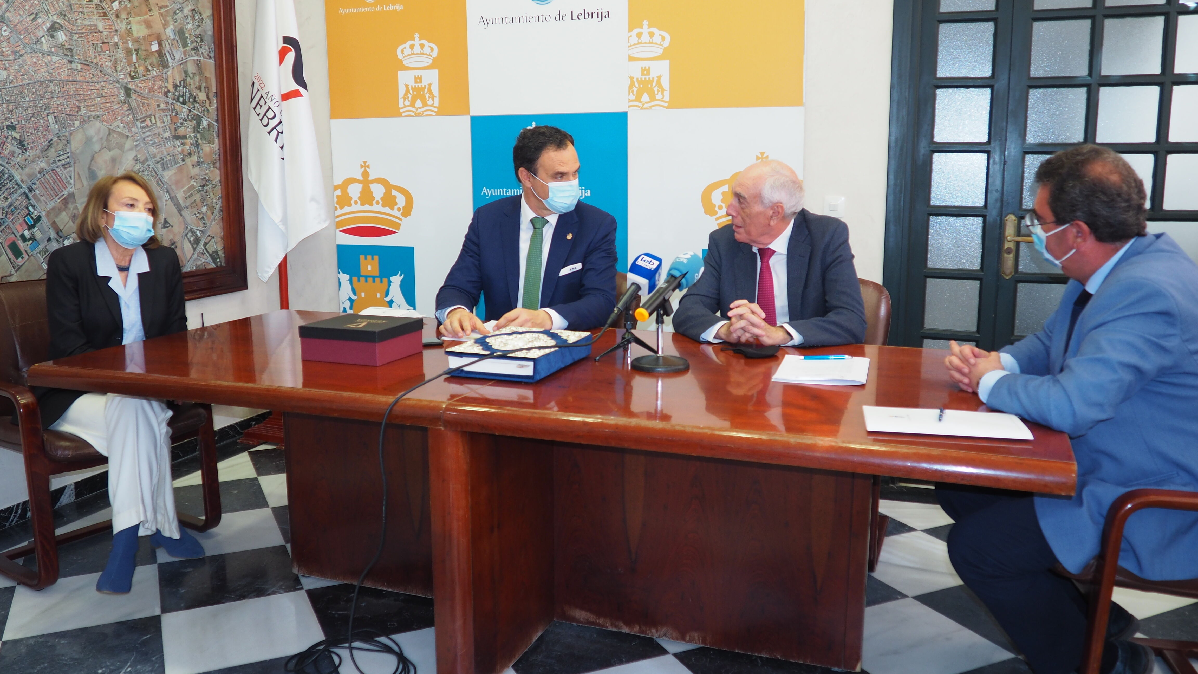 El Alcalde se reúne con el Presidente de la Fundación Nebrija (5)