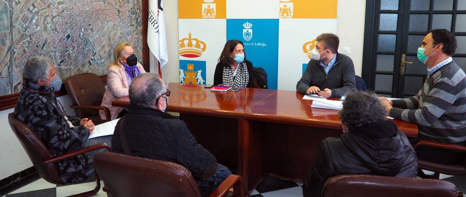 El alcalde se reúne con la Plataforma en defensa sanidad pública de Lebrija  (3)