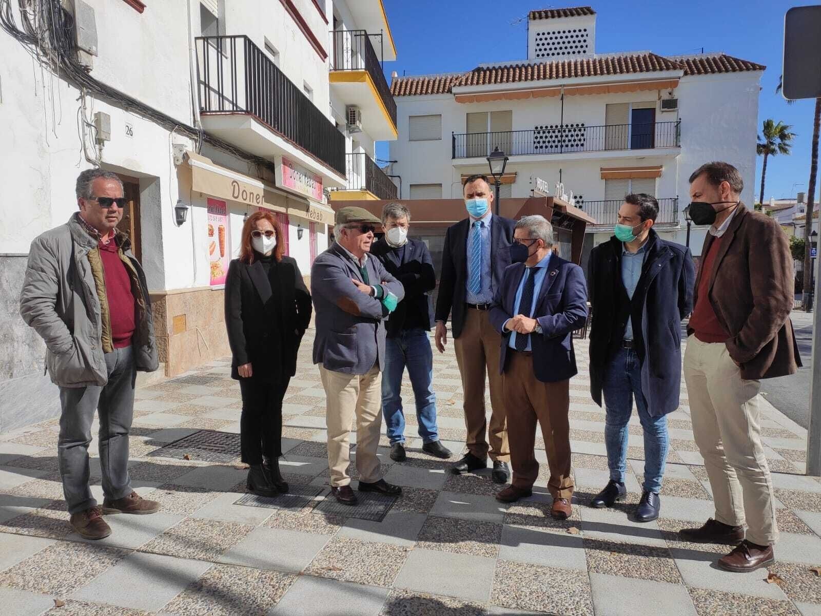 El alcalde y el subdelegado visitan las obras ejecutadas en calle Sanlúcar (4)