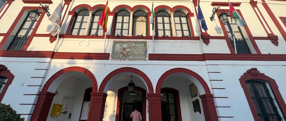 Fachada Ayto - septiembre 25