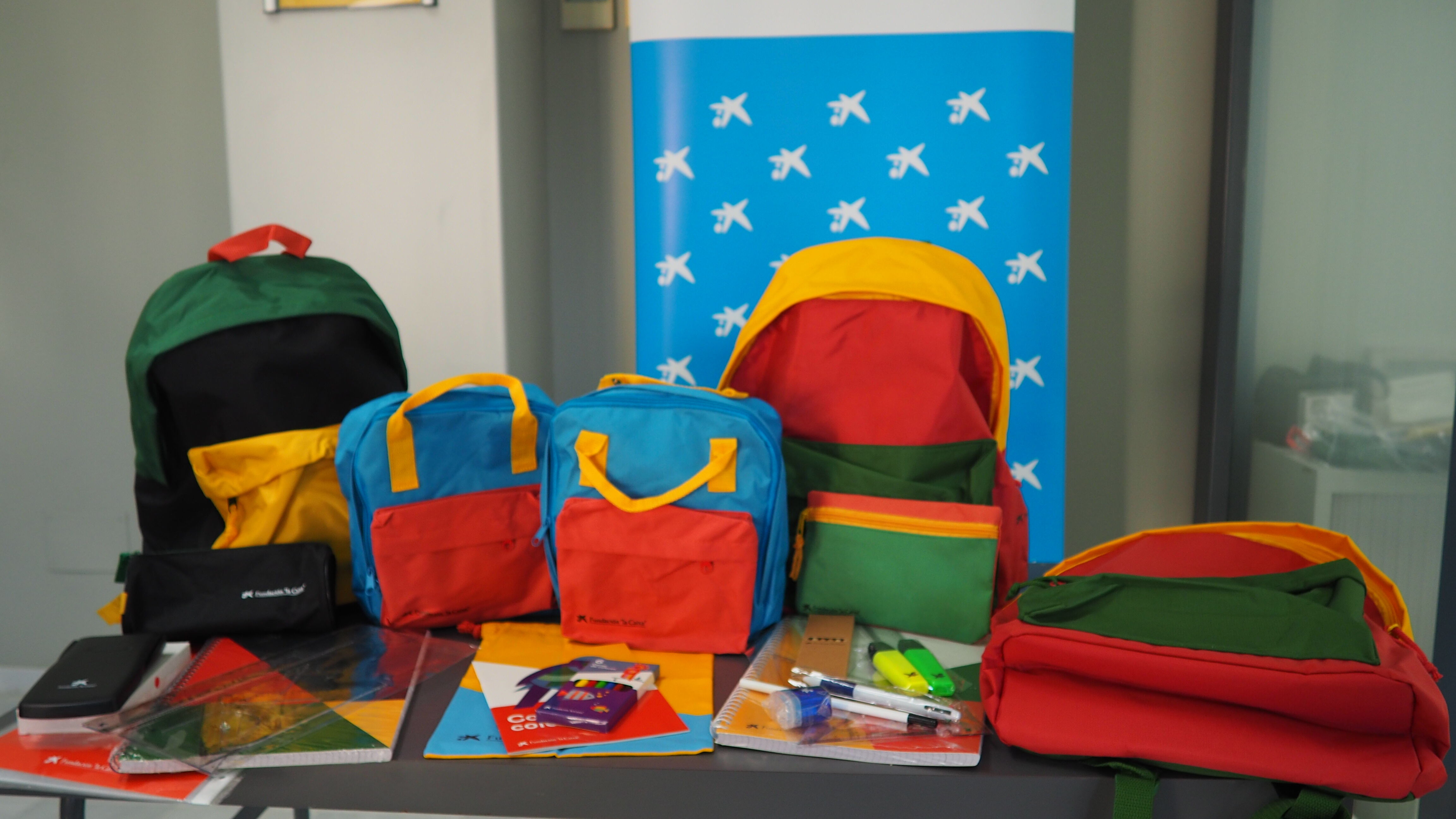 Lotes escolares para 398 menores (2)