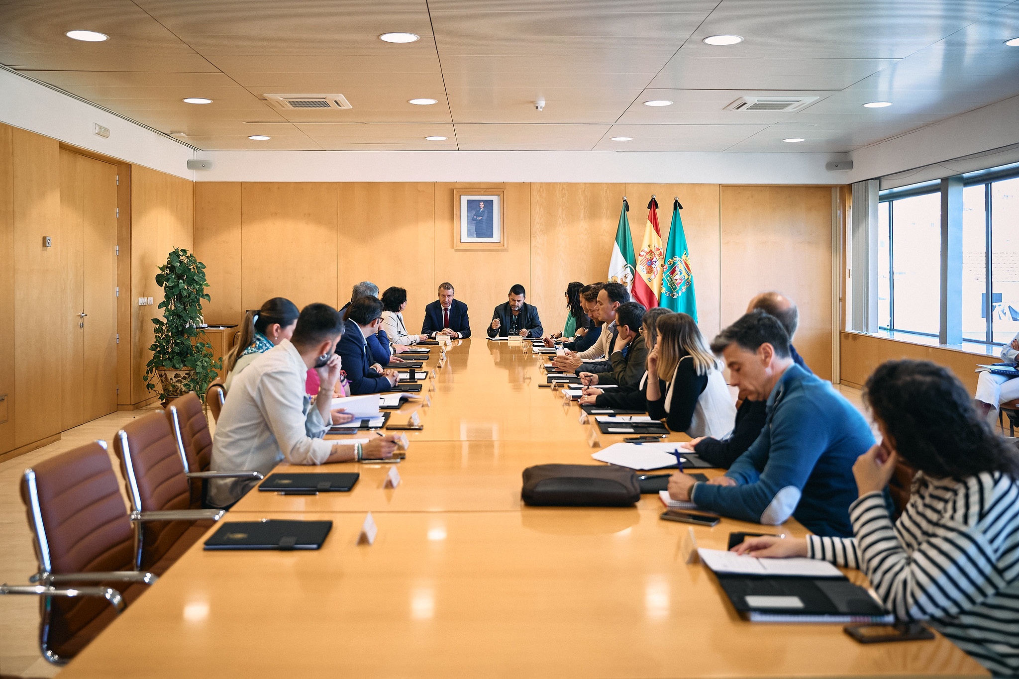 Mesa de reunión de Diputación, UPTA, alcaldes y taxistas (1)