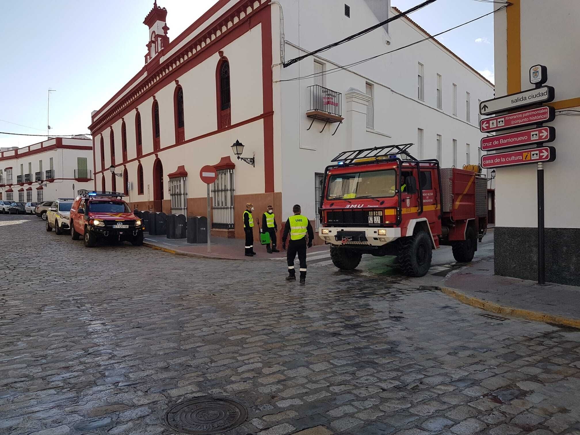 UME desinfecta La Caridad (6)
